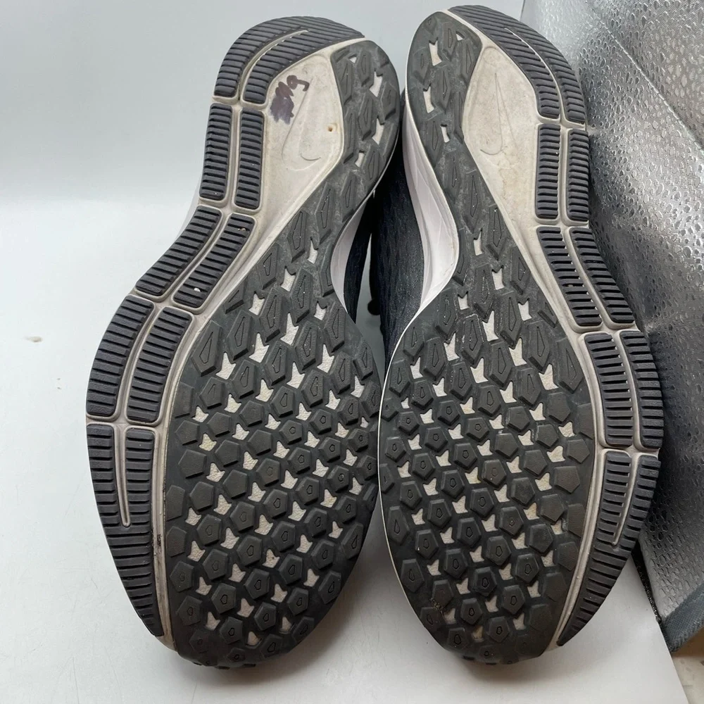 Nike Zoom Pegasus 35 womens gray sneakers size 9